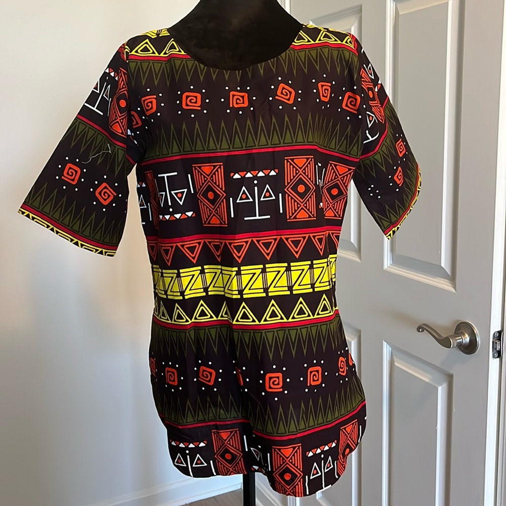 African print top. Best used on jeans, leggings or thick body socks.